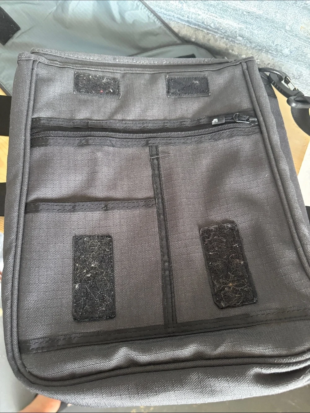 STM Alley Air Small Laptop Shoulder Bag (Carbon)